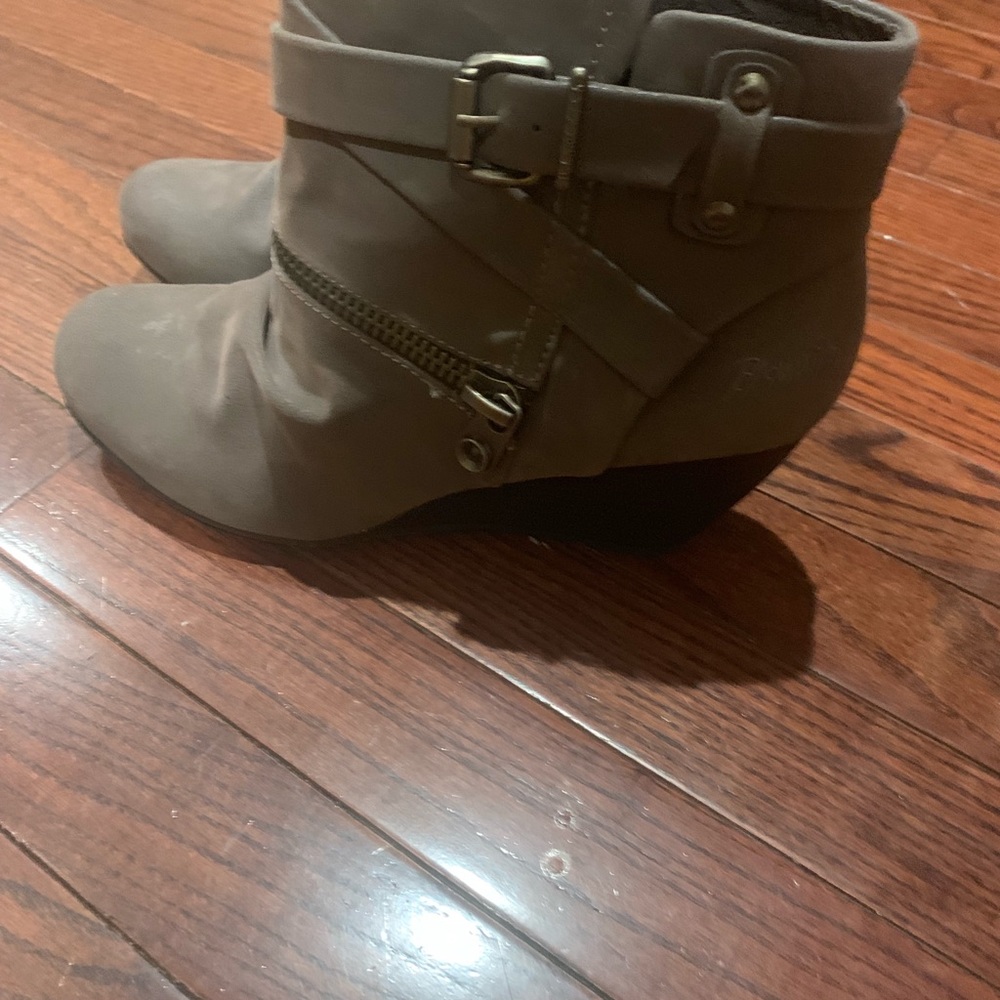 Boots - Picture 2 of 3